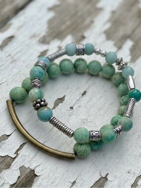 Turquoise Green Beaded Stretch Bracelet with Mixed Metal Accents